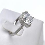 Silberring mit weißem Zirkon