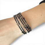 Pulsera espiral con estrellas y nano cristal negro