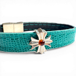 ```html
土耳其蓝皮革手链配琥珀
```