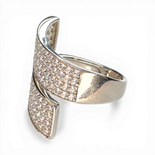 White Contrarier Ring