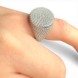 Weißer Pavé-Kleinfingerring