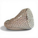 Weißer Pavé-Kleinfingerring