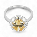 Bague en pierre précieuse jaune