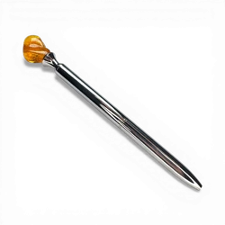 Amber-accented pen