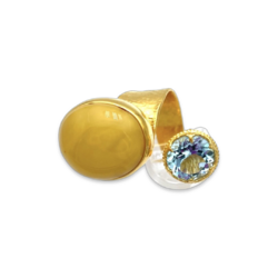 Золотий обручка з бурштином та топазом