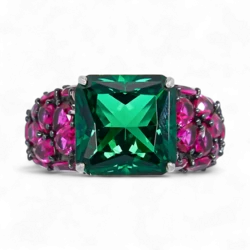 Bague avec pierres précieuses vertes et roses
