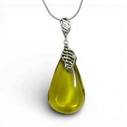 Collier en ambre argenté