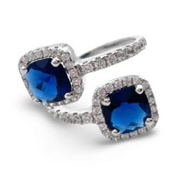 Bague en argent avec zircons bleus