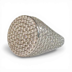 Weißer Pavé-Kleinfingerring