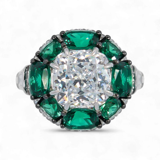 人造绿宝石和钻石戒指