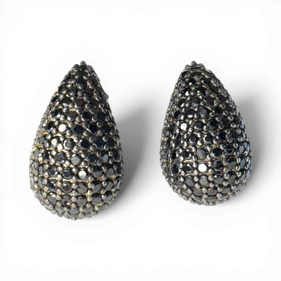 镶嵌和黑色纳米水晶耳环