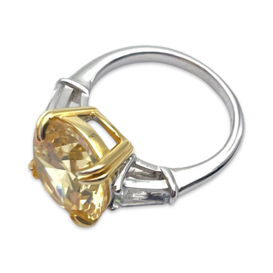 Елегантне каблучка з круглою шліфовкою