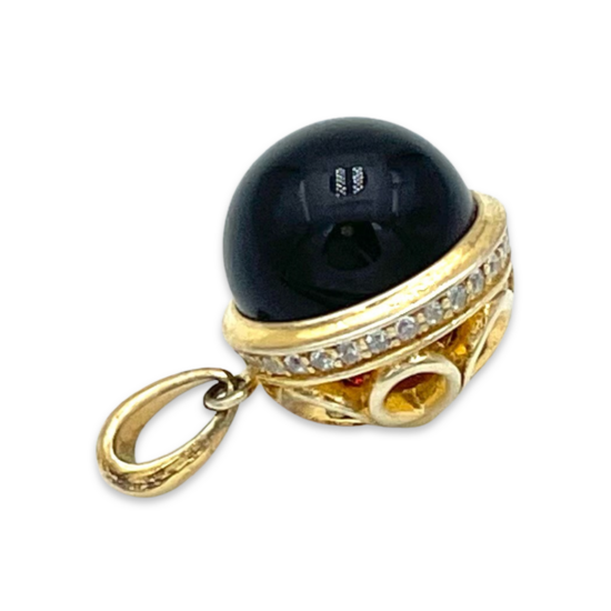 Verzierter Bernsteinanhänger