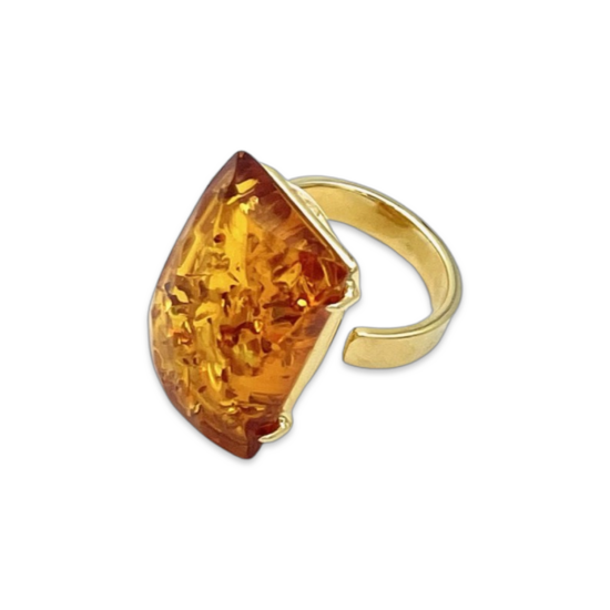 Gilded ring with faceted amber