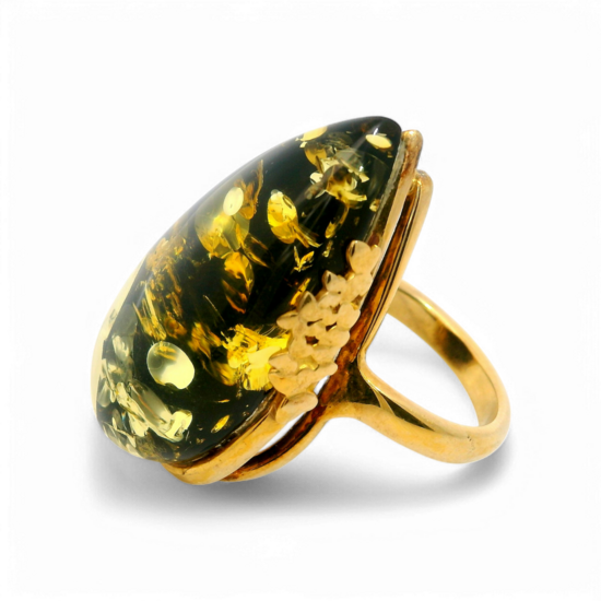 Anillo bañado en oro con ámbar verde
