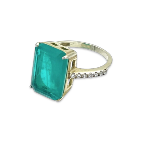 Mit Paraiba und Zirkonen vergoldeter Ring