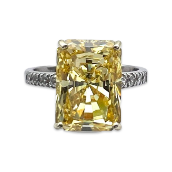 Bague en argent avec zircons