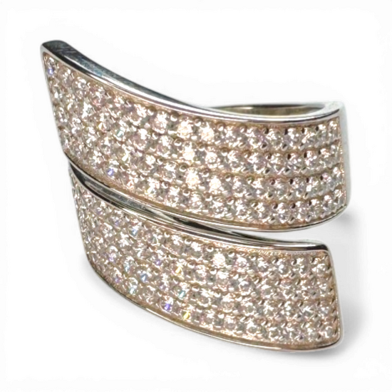 White Contrarier Ring