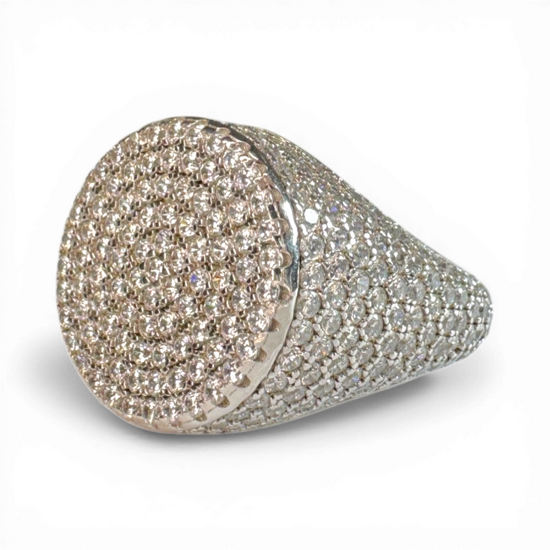 Weißer Pavé-Kleinfingerring