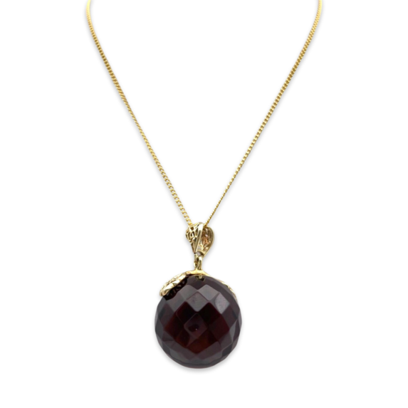 Amber pendant with gold-plated chain