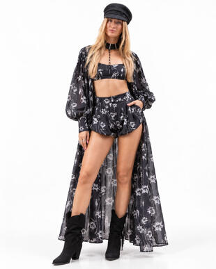 Schwarzer Floral Western Look – Tencel-Set mit schwarzen Velourslederstiefeln | Image 2